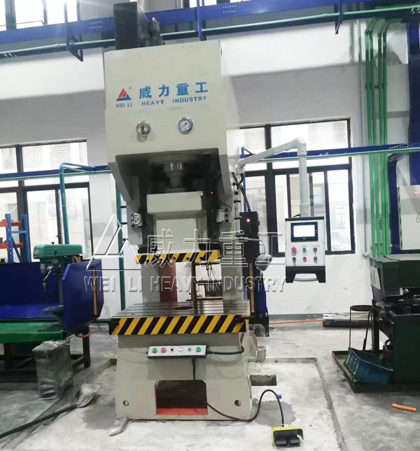 200噸油壓沖床